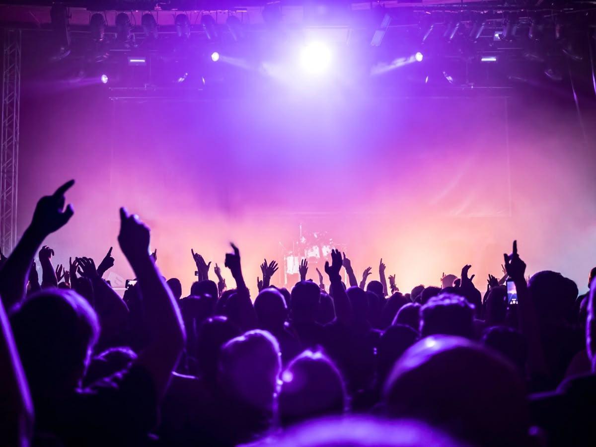 Jasa Trip Konser A MATTER OF TIME TOUR Terpercaya – Perjalanan Nyaman Bersama Transgovibes